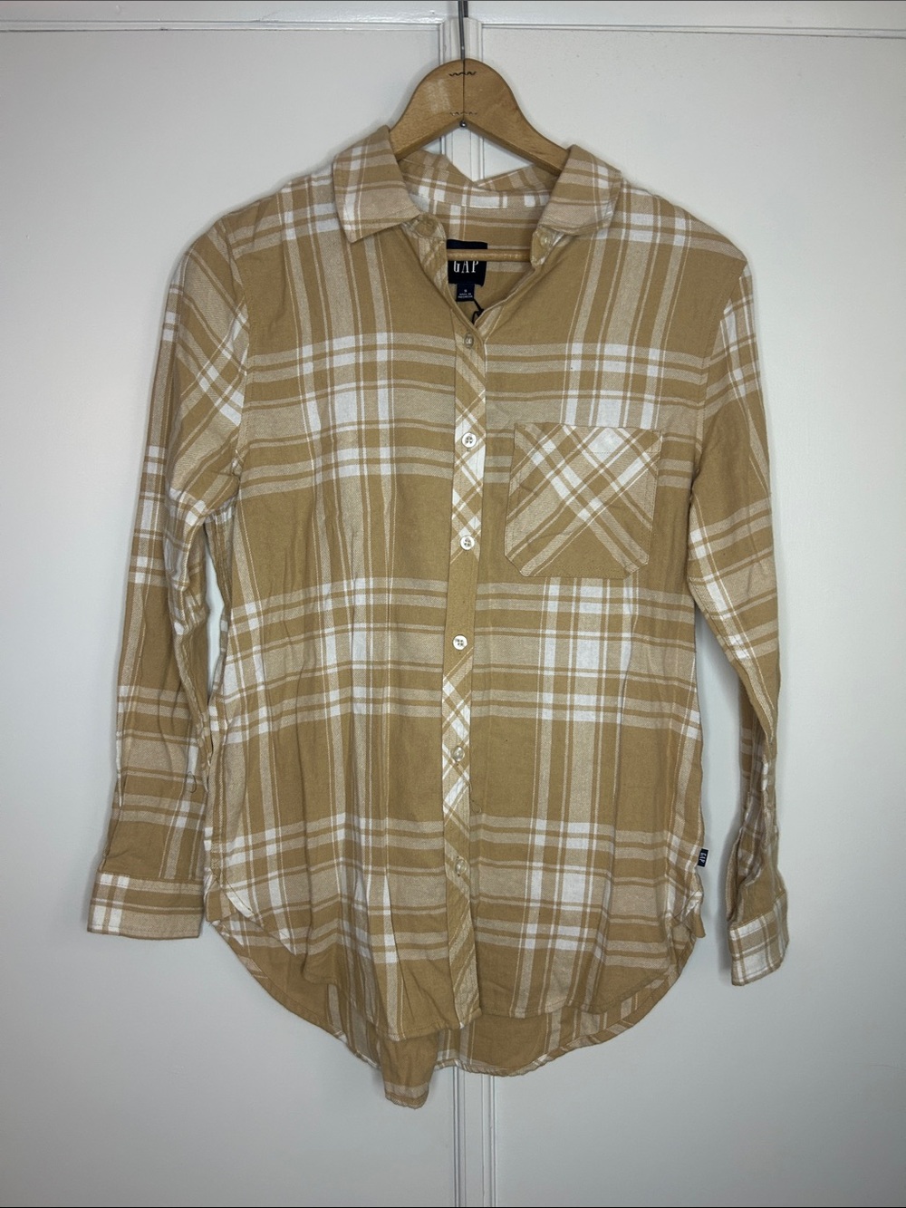 GAP Women’s Tan Plaid Flannel Button Down Shirt NWT - Picture 2 of 9
